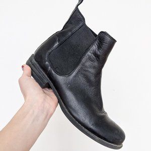 Women's Black Leather Chelsea Boots sz 10